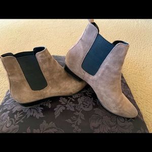 Suede leather Chelsea boots